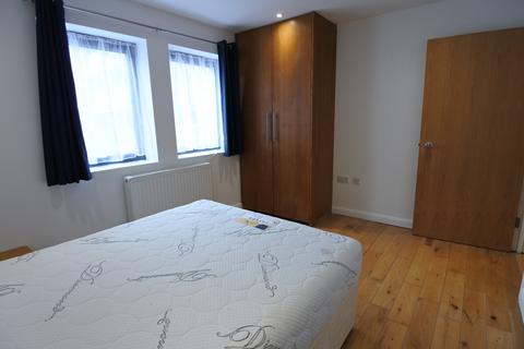 3 bedroom flat to rent, Ealing Broadway, London W13