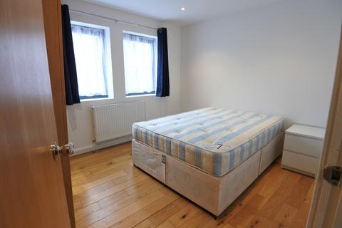 3 bedroom flat to rent, Ealing Broadway, London W13