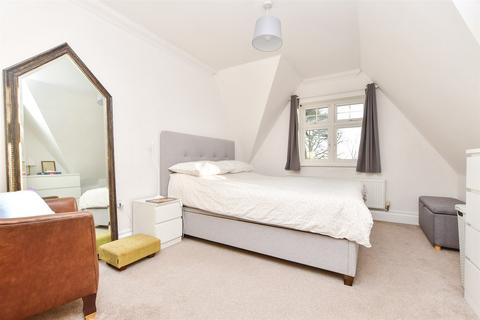 2 bedroom flat for sale, Maypole Road, East Grinstead, West Sussex