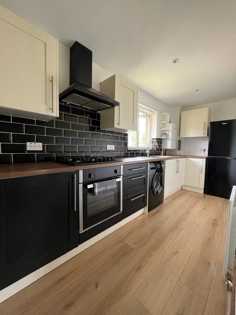 2 Bedroom Flat For Rent in Palmers Green