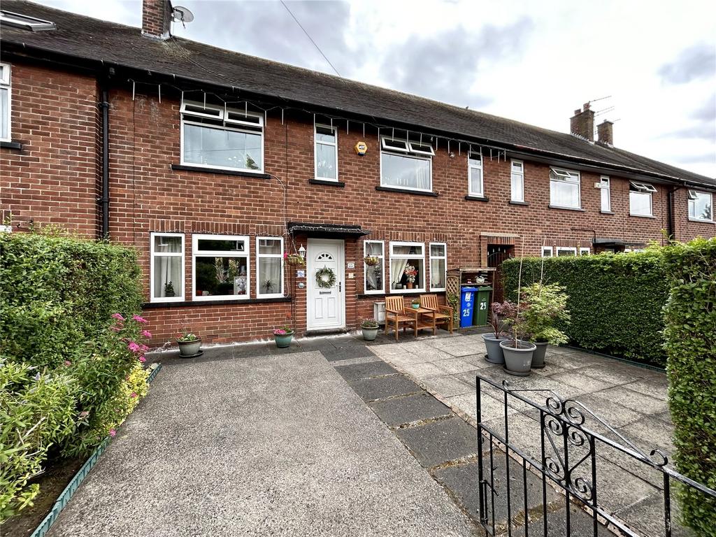 County Avenue, AshtonunderLyne, Greater Manchester, OL6 4 bed terraced house for sale £270,000