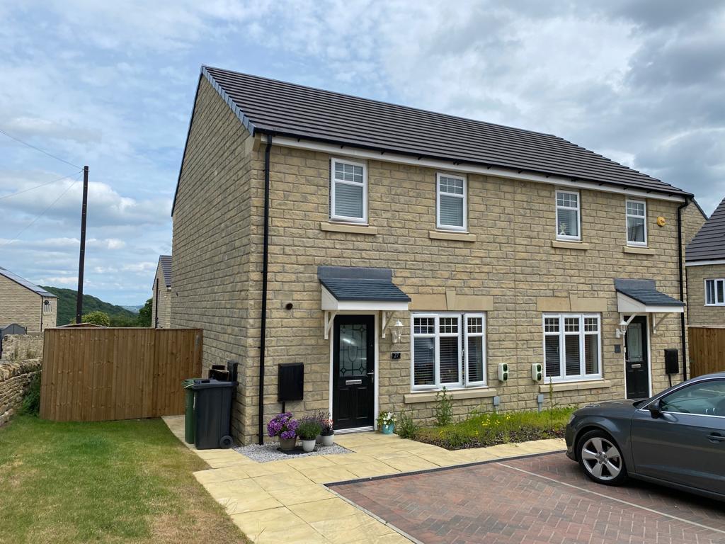 Forest Court, Birchencliffe... 3 bed semidetached house £1,200 pcm