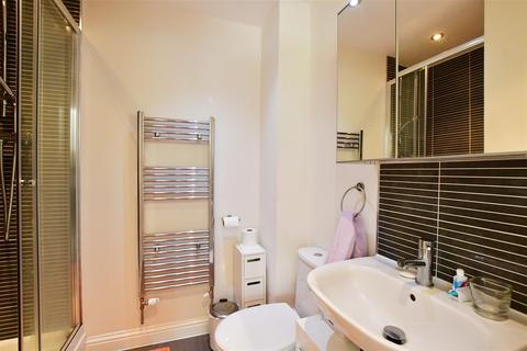 32 Bakery Close, Romford, RM6 5AN
