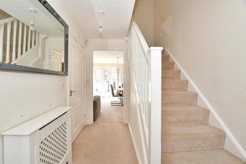 32 Bakery Close, Romford, RM6 5AN