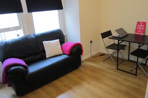 1 bedroom flat to rent, Wolverton Gardens, London W6