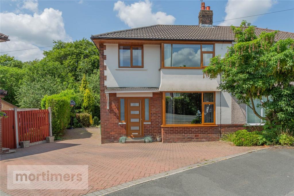 Edinburgh Drive, Oswaldtwistle, Accrington, Lancashire, BB5 3 bed semi