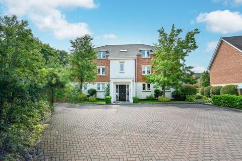 33 Lakeside Drive, Chobham, Woking, GU24 8BD