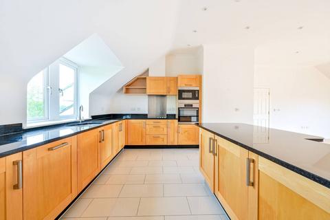 33 Lakeside Drive, Chobham, Woking, GU24 8BD