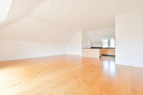 33 Lakeside Drive, Chobham, Woking, GU24 8BD