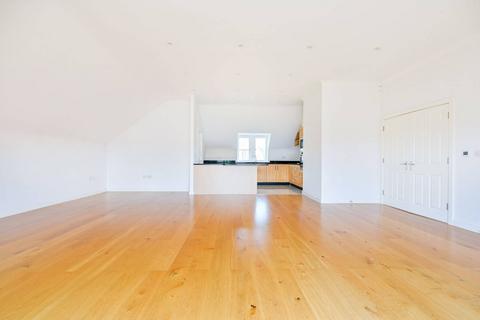 33 Lakeside Drive, Chobham, Woking, GU24 8BD