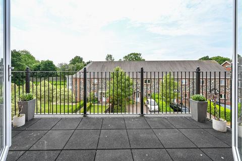33 Lakeside Drive, Chobham, Woking, GU24 8BD