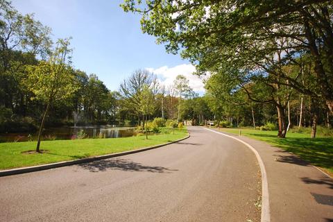 33 Lakeside Drive, Chobham, Woking, GU24 8BD