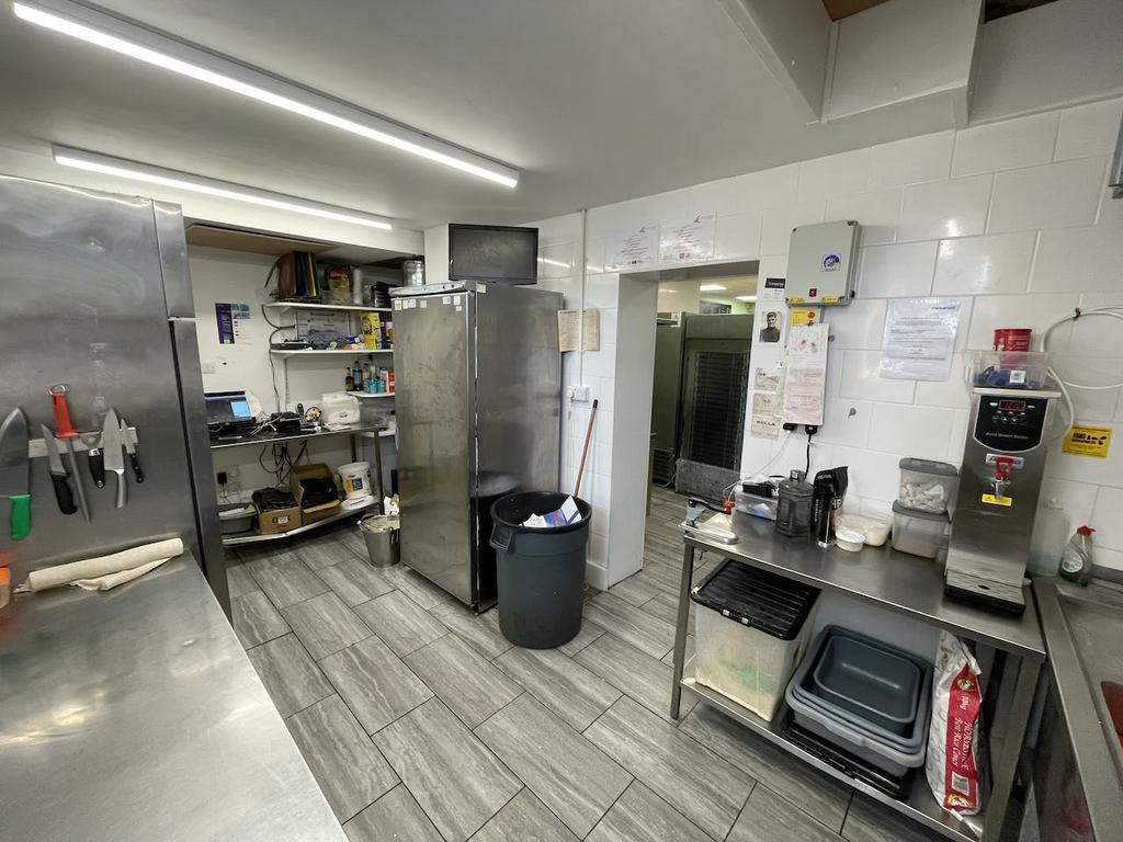 Kitchen 1.jpeg