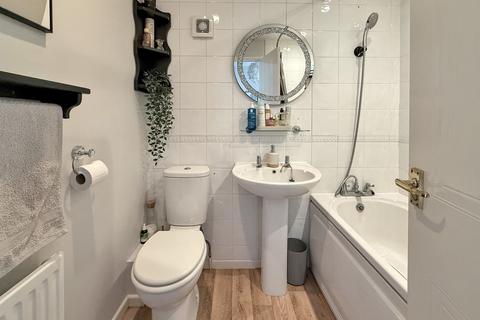 28 Jasmine Way, Trowbridge, BA14 7SW