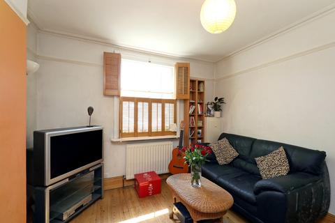 3 Maple Road, Surbiton, KT6 4AA