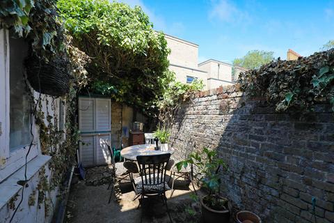 3 Maple Road, Surbiton, KT6 4AA