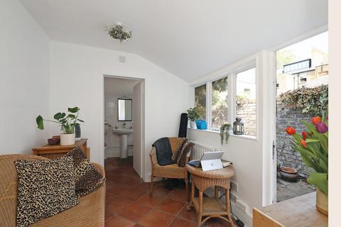 3 Maple Road, Surbiton, KT6 4AA