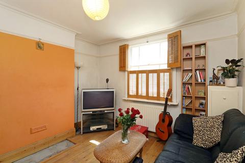3 Maple Road, Surbiton, KT6 4AA