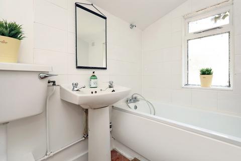 3 Maple Road, Surbiton, KT6 4AA