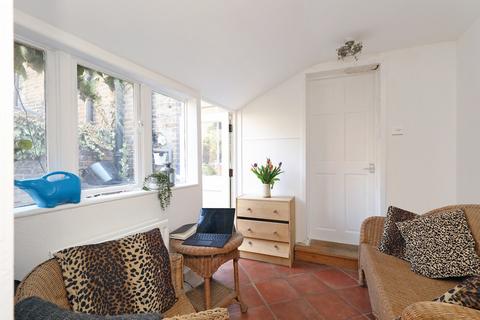 3 Maple Road, Surbiton, KT6 4AA