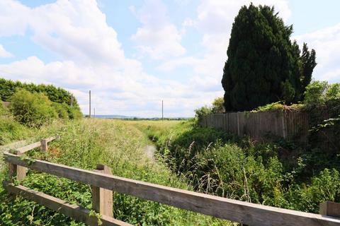 3 bedroom semi-detached house to rent, Epney, Gloucester