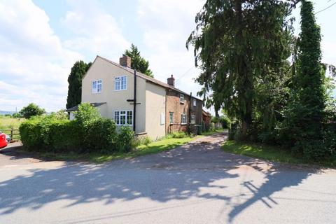 3 bedroom semi-detached house to rent, Epney, Gloucester