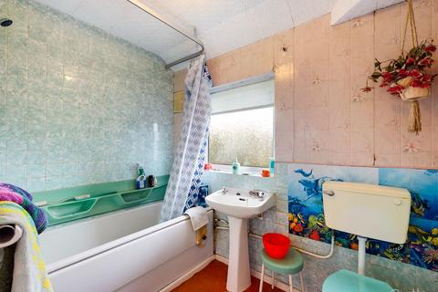 2 Warbank Close, New Addington, Croydon, CR0 0AX