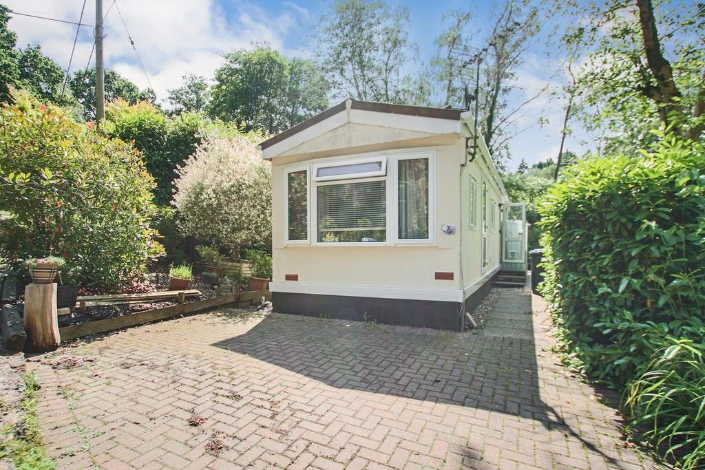 Turtle Dove Avenue, Turners Hill Park, Turner Hill, RH10 1 bed park