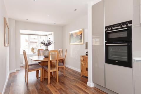 6 The Laurels, Banstead, SM7 2HG