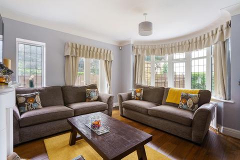 3 Park Crescent, Guiseley, Leeds, LS20 8EL
