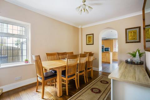 3 Park Crescent, Guiseley, Leeds, LS20 8EL