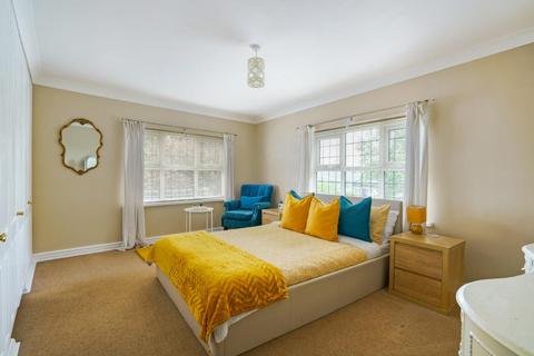 3 Park Crescent, Guiseley, Leeds, LS20 8EL