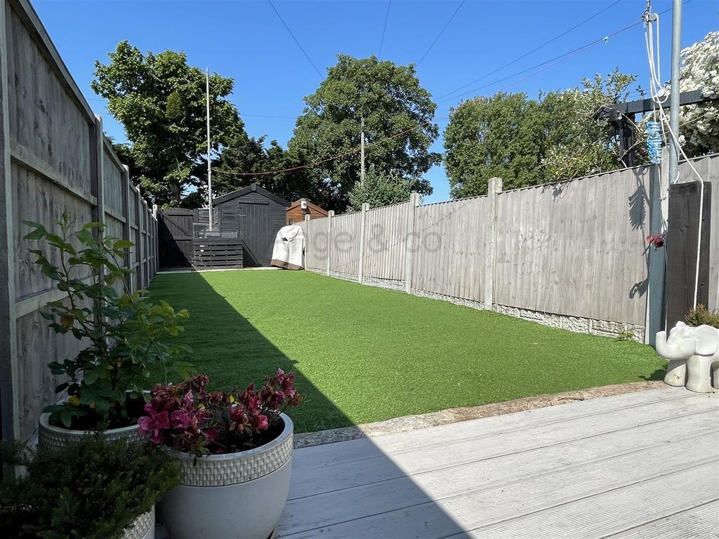 Sycamore Avenue, Oulton Broad, Lowestoft 3 bed terraced house for sale