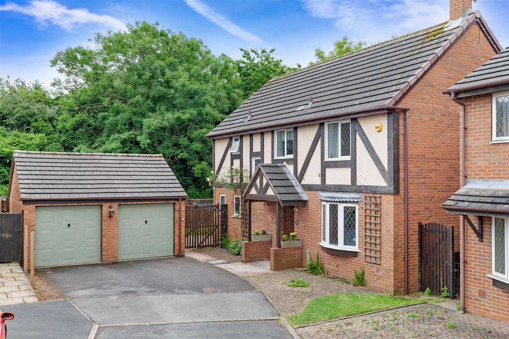 Falkland Road, Evesham 4 bed detached house for sale £475,000