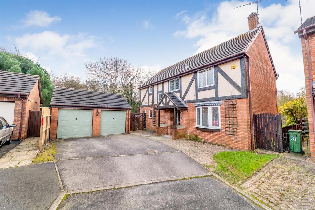 Falkland Road, Evesham 4 bed detached house for sale £450,000