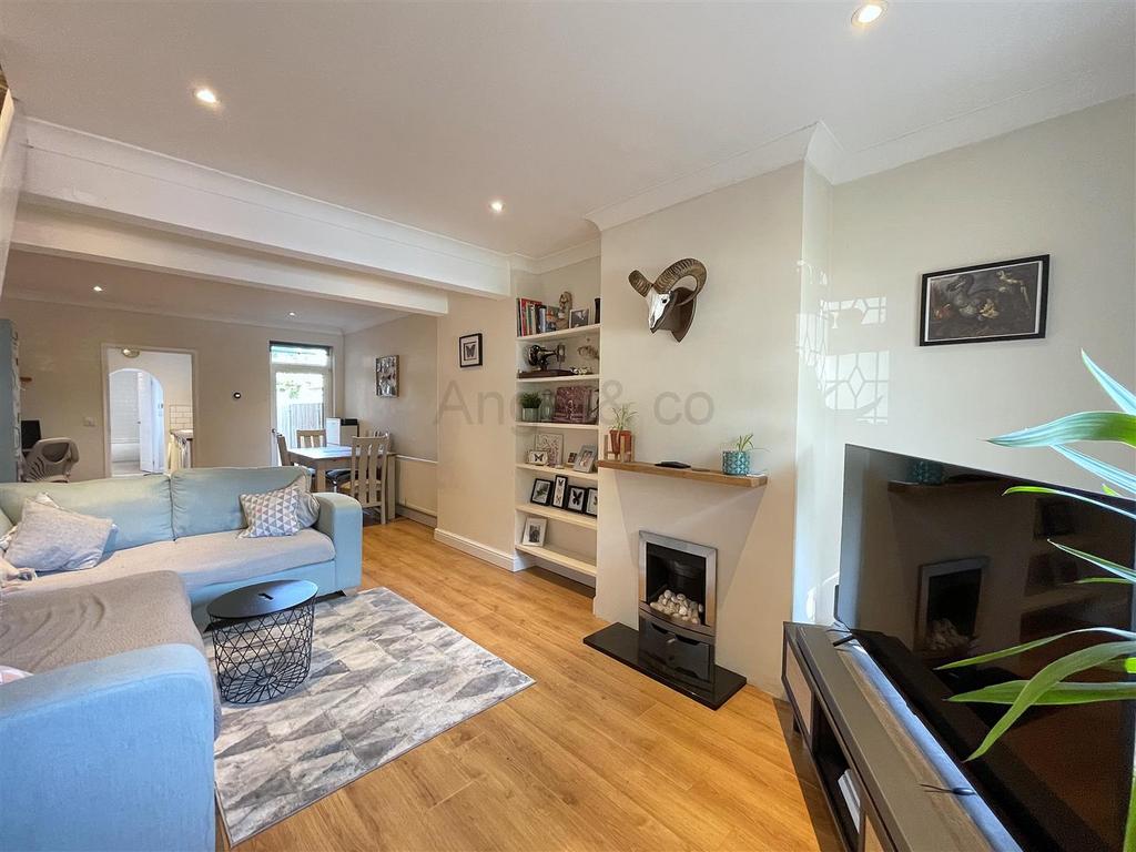 Sycamore Avenue, Oulton Broad, Lowestoft 3 bed terraced house for sale