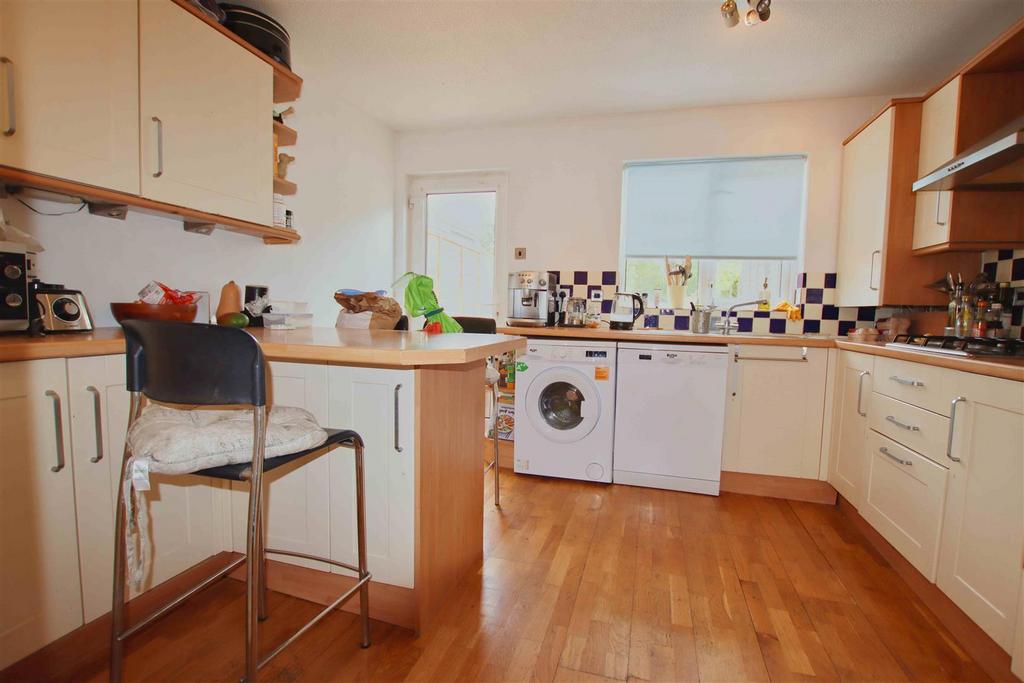 Robeson Way, Borehamwood 2 bed house £1,500 pcm (£346 pw)