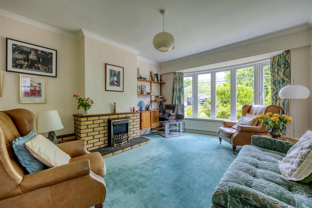 Victoria Road, Lenzie, Glasgow 3 bed semidetached house £350,000