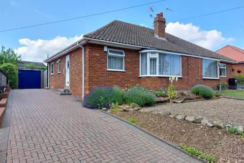 2 bedroom semi-detached bungalow for sale - Moor Lane, Eastfield, Scarborough