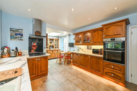 Updown Cottage Arundel Road, Angmering, Littlehampton, BN16 4JZ
