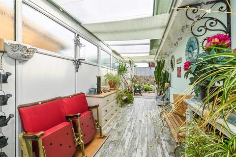 Updown Cottage Arundel Road, Angmering, Littlehampton, BN16 4JZ