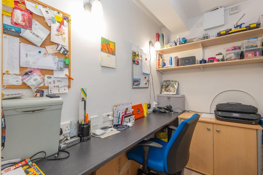 OFFICE.jpg
