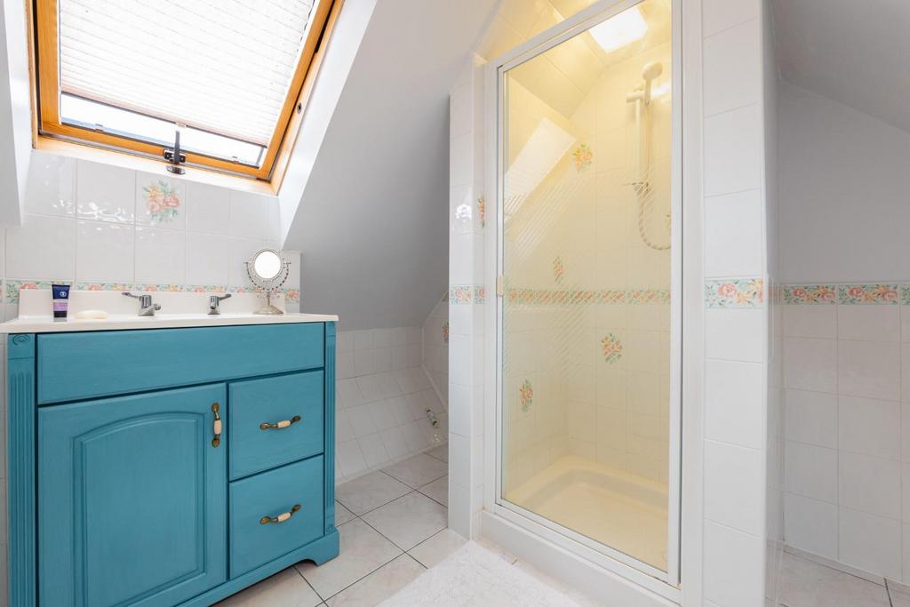 GUEST SUITE 7.jpg