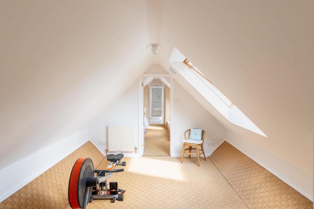 GUEST SUITE 1.jpg