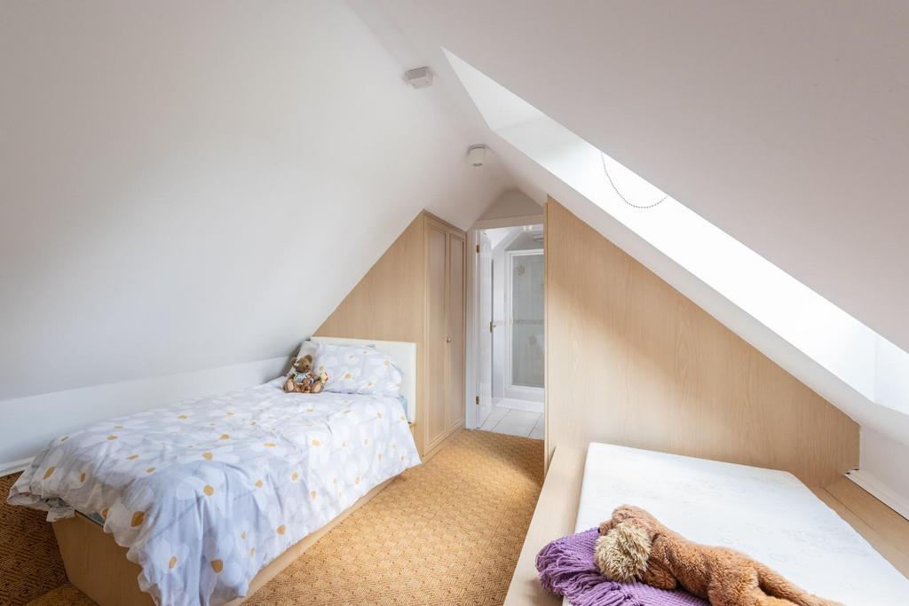 GUEST SUITE 3.jpg