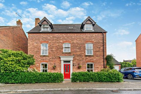 12 Walnut Walk, Lichfield, WS13 8FA