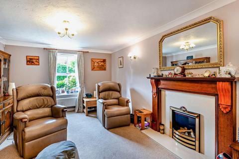 12 Walnut Walk, Lichfield, WS13 8FA
