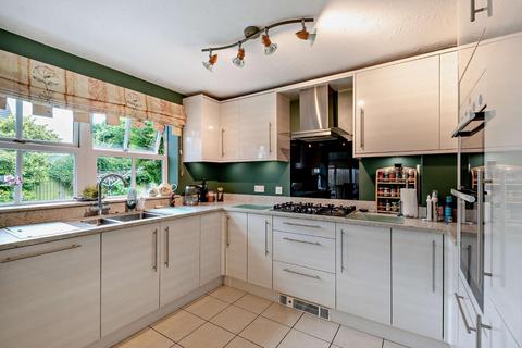 12 Walnut Walk, Lichfield, WS13 8FA