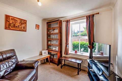 12 Walnut Walk, Lichfield, WS13 8FA