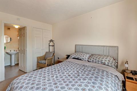 12 Walnut Walk, Lichfield, WS13 8FA